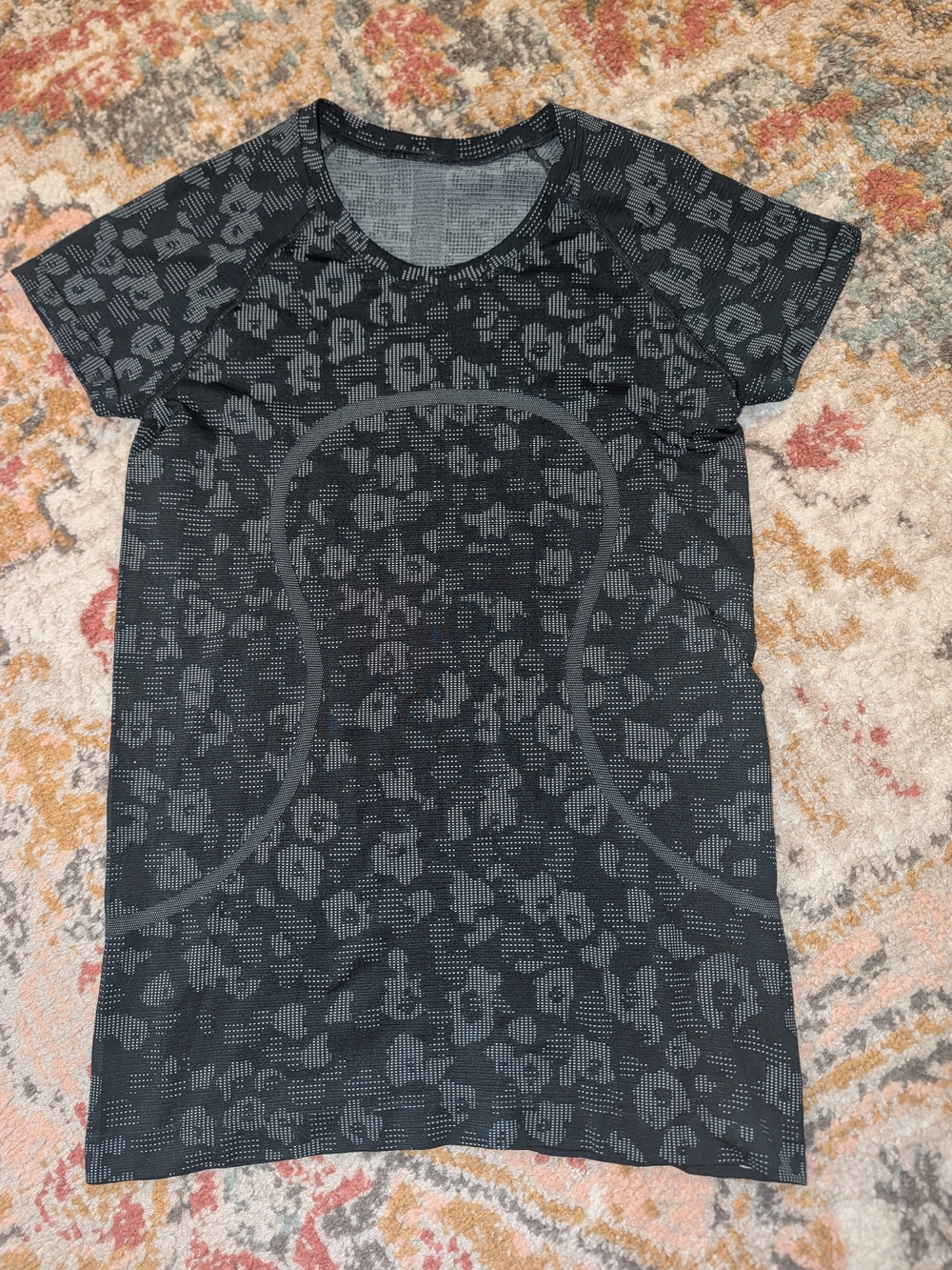 lululemon Women's 8 Navy Blue Pattern Short Sleeve Tee Active Gym Run Lift